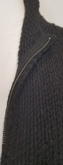 Limited zipper front sweater - Picture 2 of 4